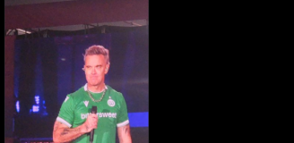 Taką KOSZULKĘ miał na sobie Robbie Williams podczas koncertu w Poznaniu!